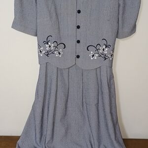 Vintage Elegant Midi Dress with Floral Embroidery